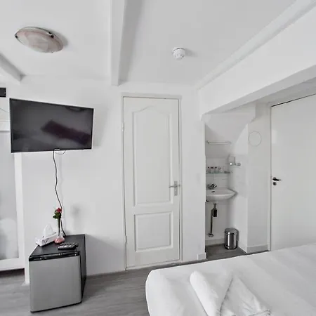 Hotel The Rose 2*