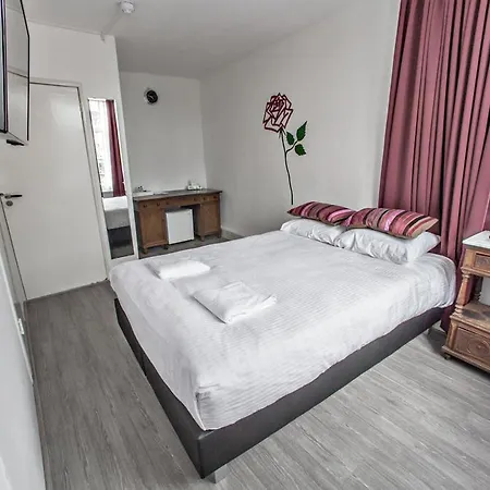 The Rose Hotel 2*